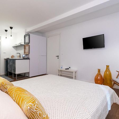 רוביני Stylish Studio Apartment By Irundo מראה חיצוני תמונה