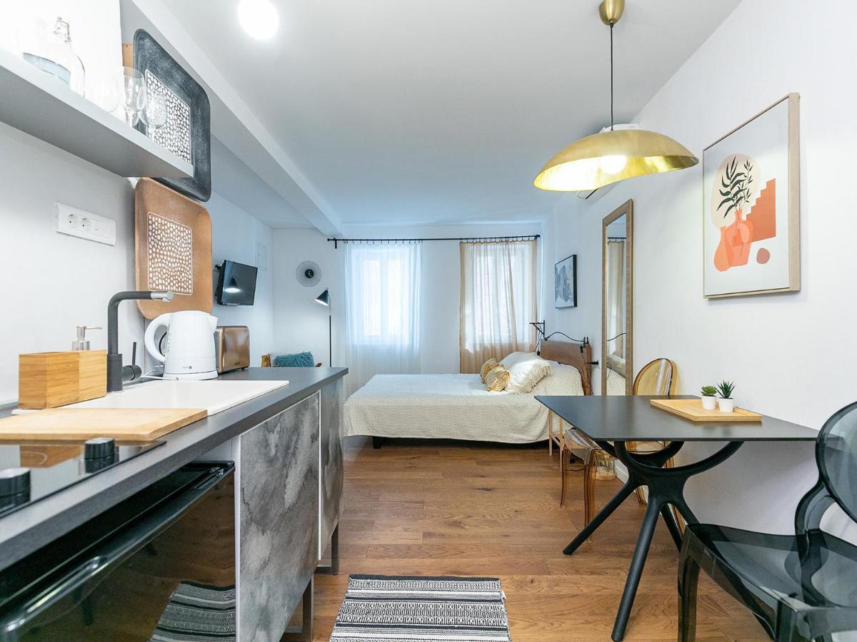 רוביני Stylish Studio Apartment By Irundo מראה חיצוני תמונה